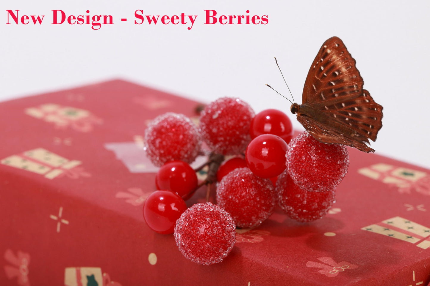 Lescli Frosted Red Berry Stems, 20 Pack Artificial Snowy Red Berry Picks Red Holly Berries for Christmas Tree Decor, DIY Wreaths, Crafts, Candle Rings, Garland, Gift Wrapping