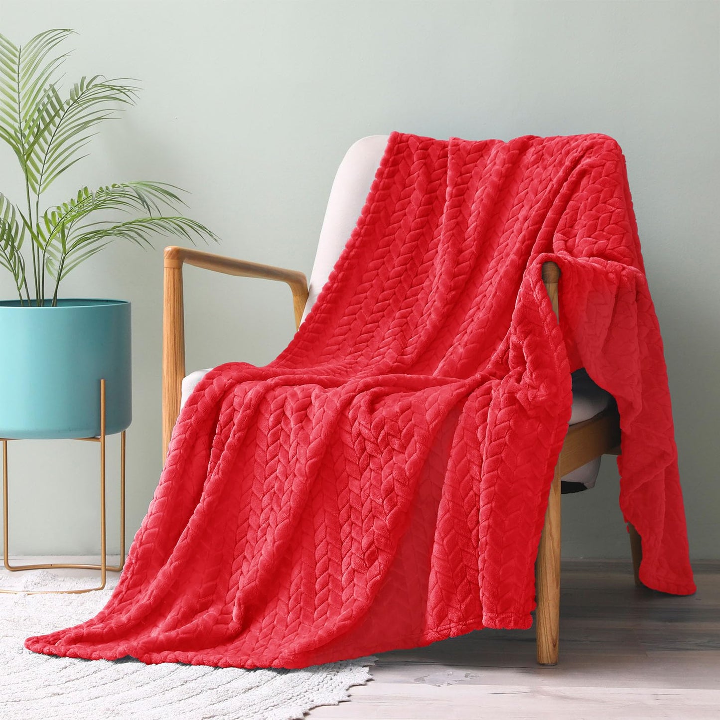 Exclusivo Mezcla Red Fleece Throw Blanket for Couch and Bed, 50x70 Inches Soft Cozy Jacquard Flannel Blankets, Lightweight Fuzzy Plush Warm Throws for All Seasons