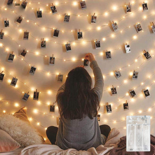Cynzia Photo Clip String Lights Battery Powered, 100 LED Fairy String Lights with 50 Clear Clips, Silver Wire String Lights for Pictures Hanging Photo Wall Wedding Party Christmas Decor