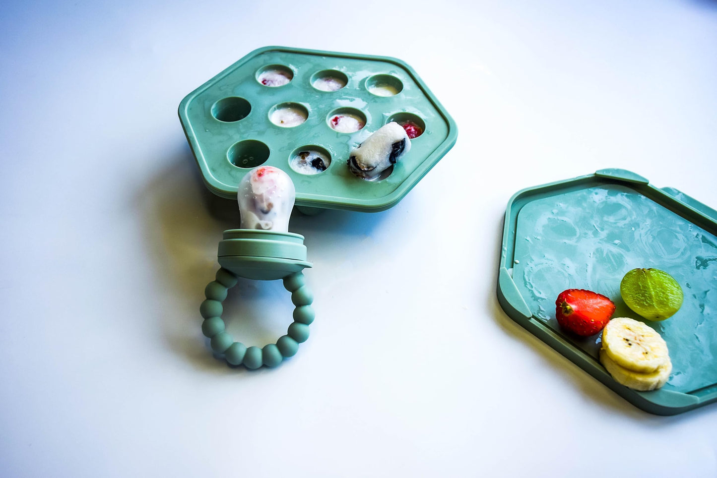 Wee Little Ones Premium Silicone Baby Fruit Feeder Pacifier – Includes Freezer Tray and Popsicle Molds for Teething Relief. Safe Infant Self-Feeding Baby Food Feeder. Perfect for Young Ones!