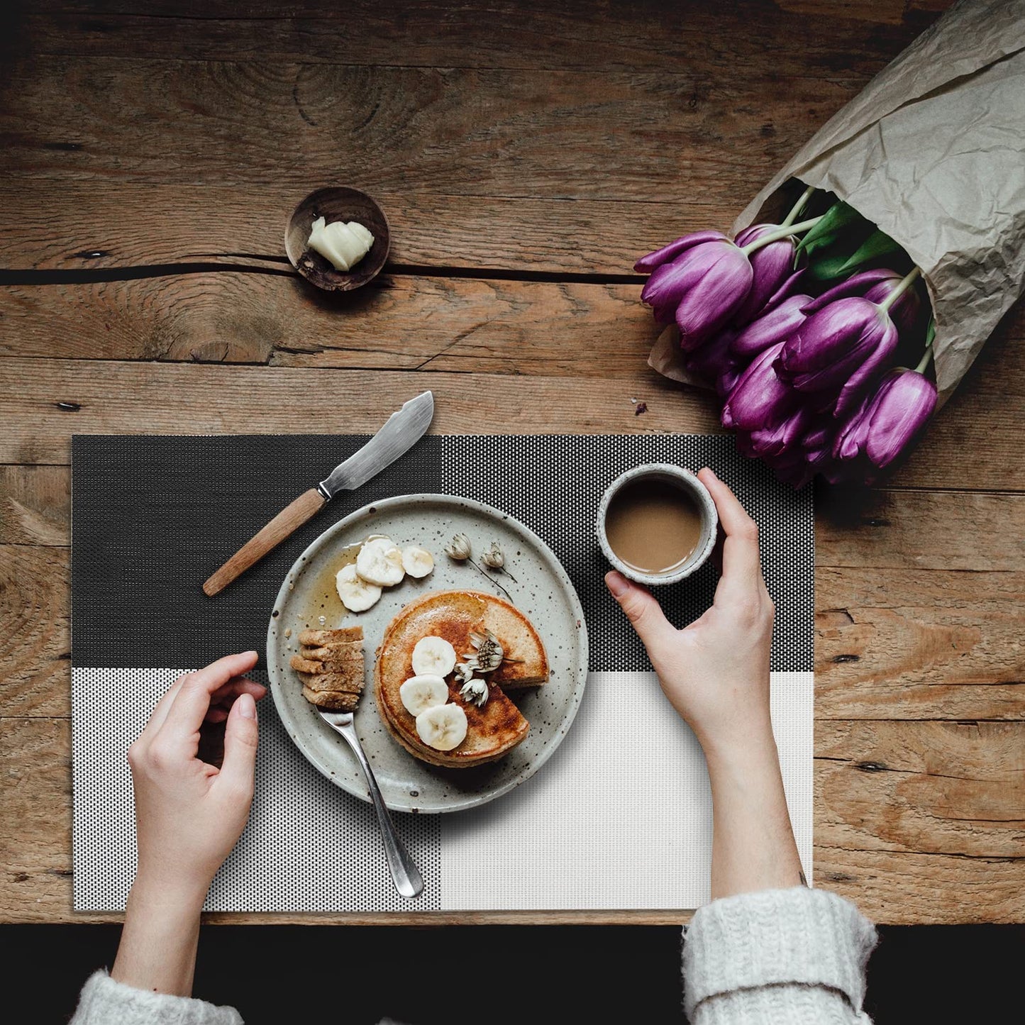 HeloHo Placemats Set of 6 Black and White Placemats Heat-Resistant Washable Vinyl Woven Table Mats Wipeable Placemat for Kitchen Dining Table Decoration Indoor Outdoor