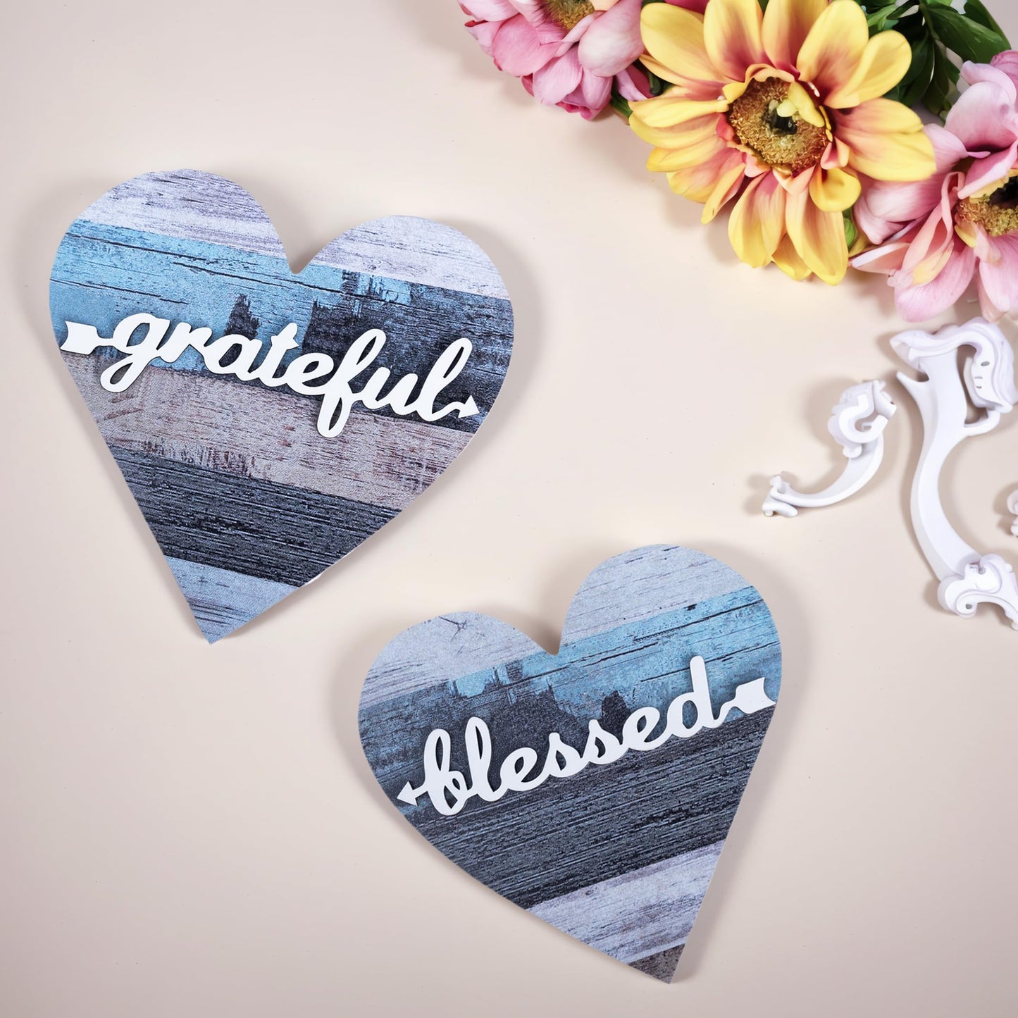 WTYONZEL 2 Pcs Rustic Wooden Table Heart Decor Signs for Home Decor - Farmhouse Valentine's Day Centerpiece, Freestanding Table Decor, Romantic Gifts (Grateful Style)