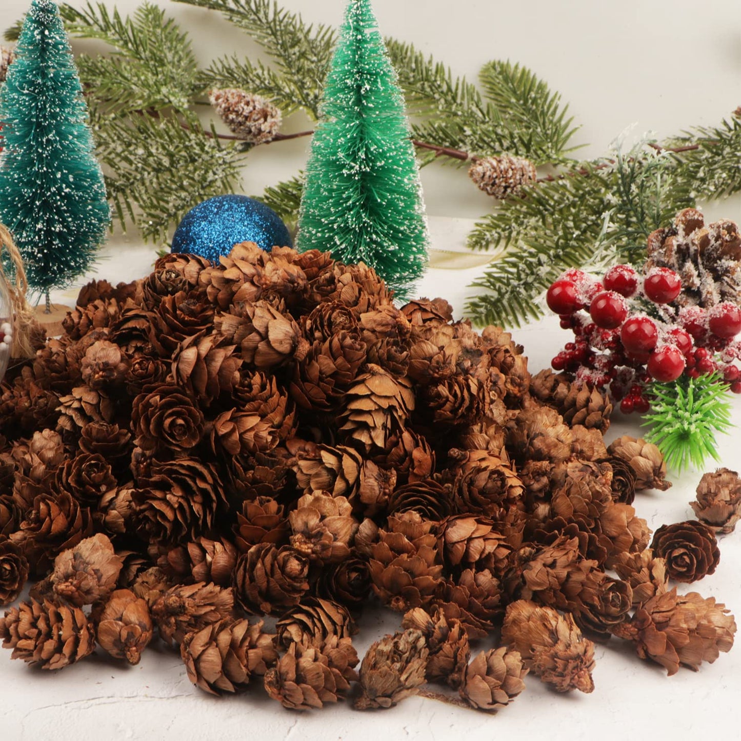 200PCS Christmas Natural Pine Cones Mini Fall Decorations Pinecones Ornaments Bulk Small Pine Cones for DIY Crafts Thanksgiving Fall Winter Christmas Wedding Decor Vase Filler Decor